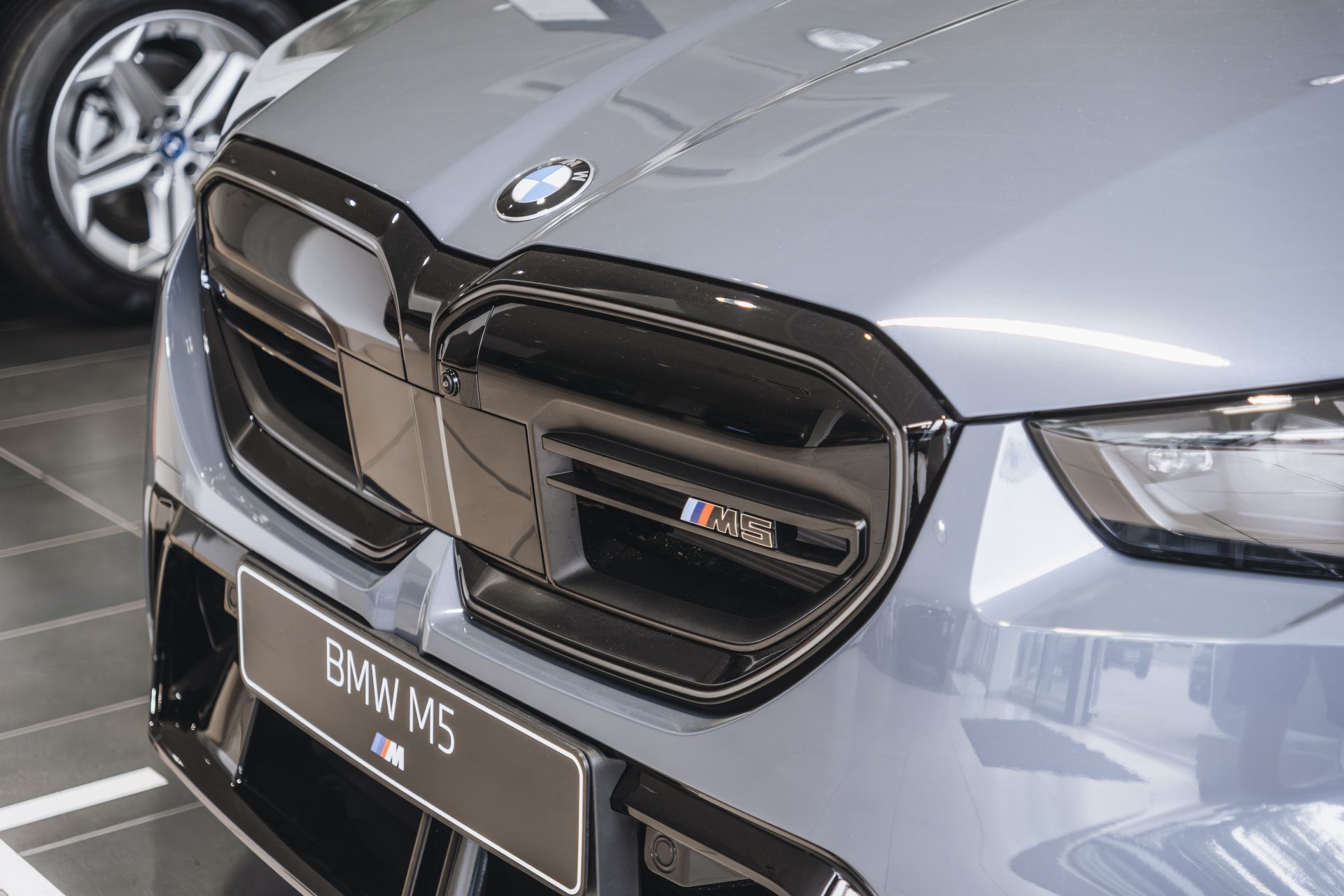BMW Nice — Showroom — M5