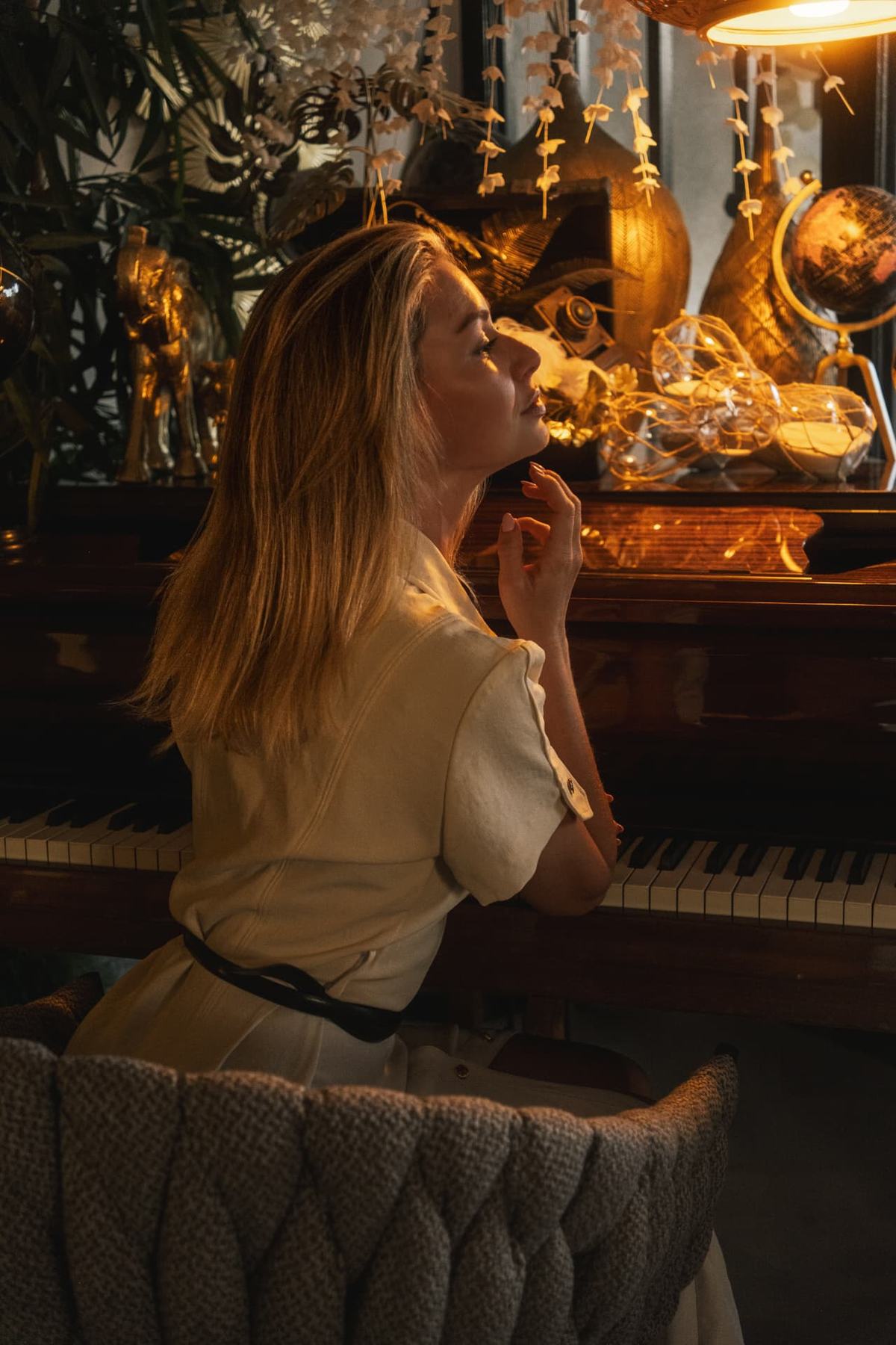 Confidentiel Hôtel & Spa — Piano — Evening